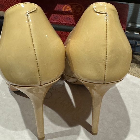 Jimmy Choo
Patent Leather Pumps - Picture 4 of 8